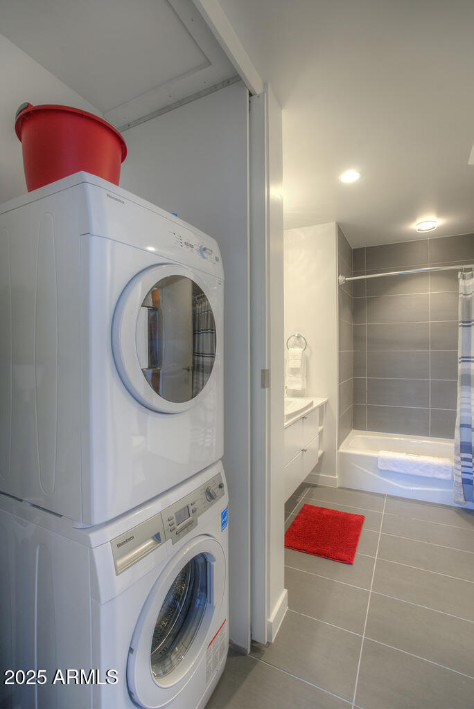 100 West Portland Street, Unit 506 Phoenix, AZ 85003 - Photo 13 of 25 a utility room with dryer and washer