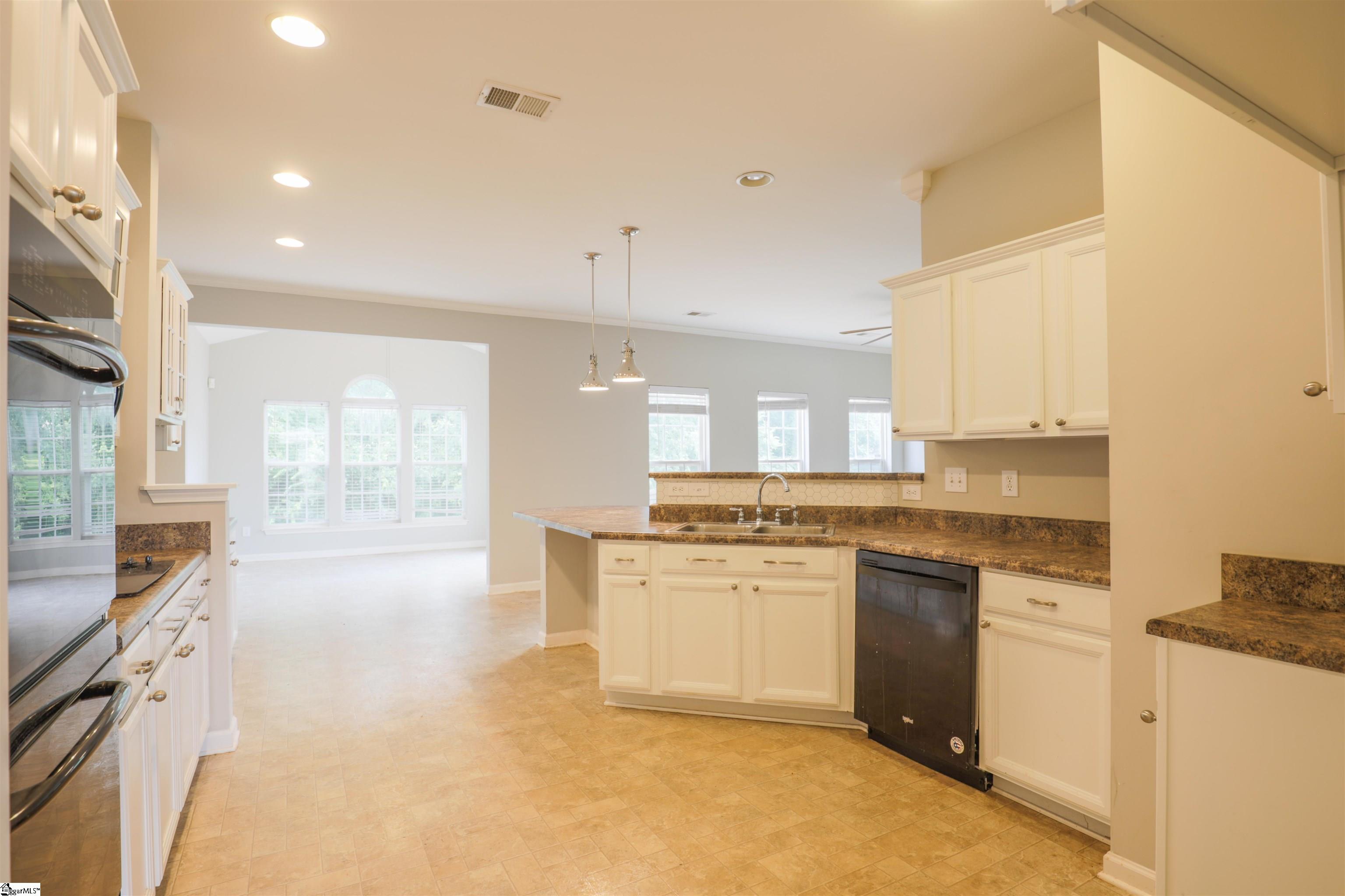 147 Castleton Circle Boiling Springs, SC 29316 - Photo 4 of 20