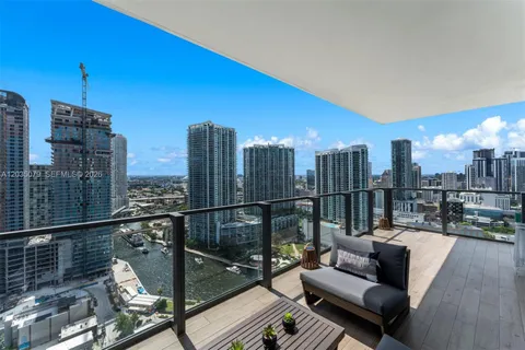 $1,165,000 | 68 Southeast 6th Street, Unit 2612, Miami, FL 33131