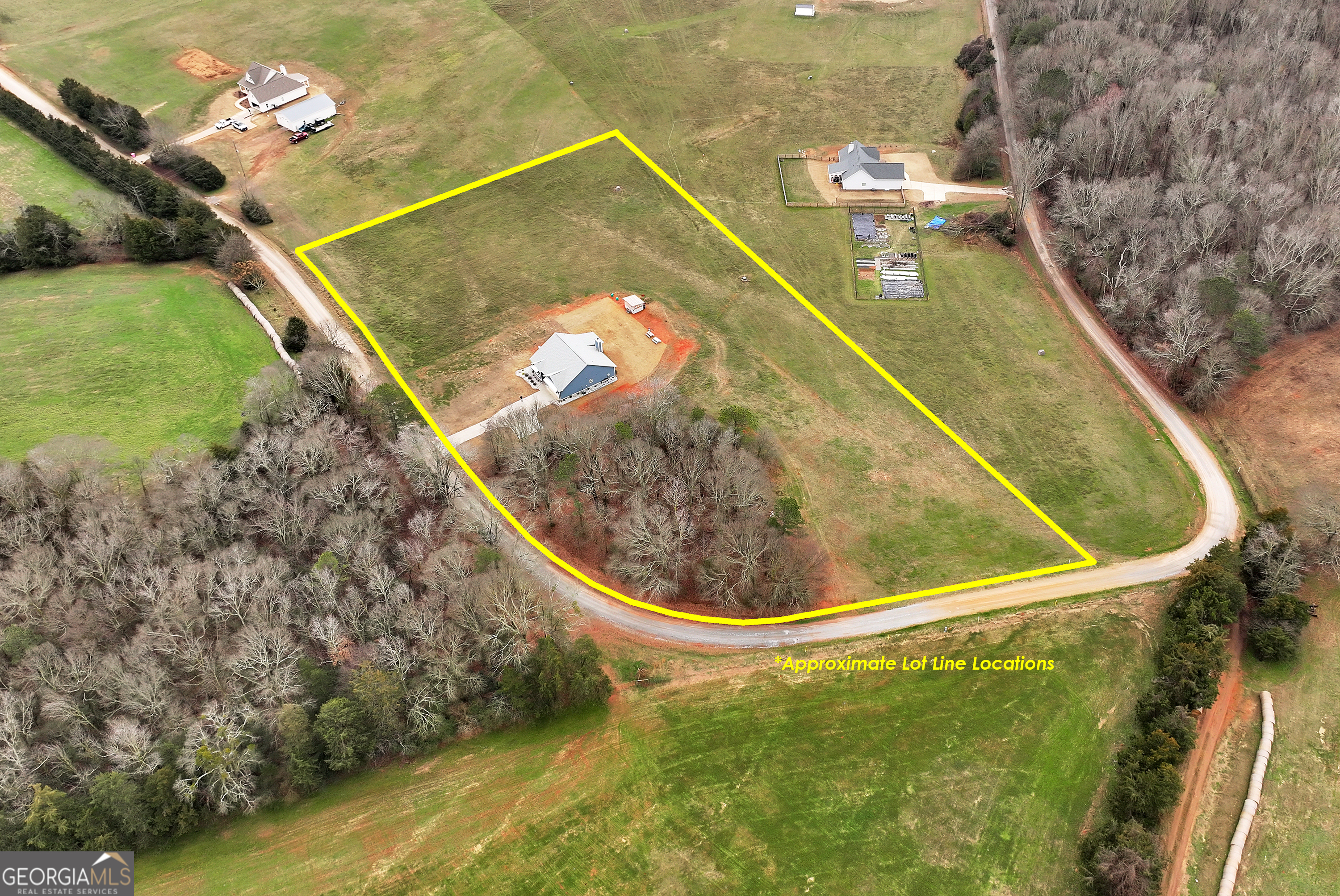 1350-c O Draper Road Comer, GA 30629 - Photo 31 of 40 a view of a swimming pool