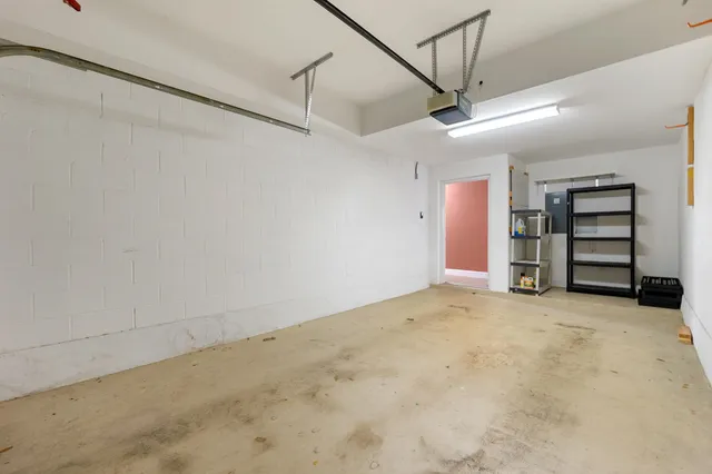 a view of empty room with a ceiling fan