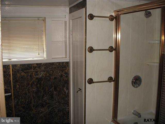936 Greenbriar Road York, PA 17404 - Photo 17 of 19 Gallery Image 17