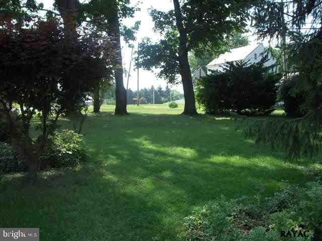 936 Greenbriar Road York, PA 17404 - Photo 4 of 19 Gallery Image 4