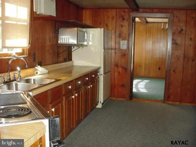 936 Greenbriar Road York, PA 17404 - Photo 7 of 19 Gallery Image 7