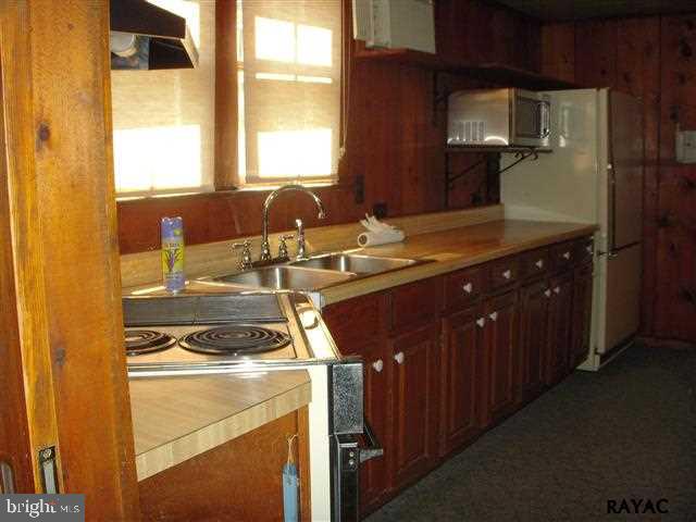 936 Greenbriar Road York, PA 17404 - Photo 10 of 19 Gallery Image 10