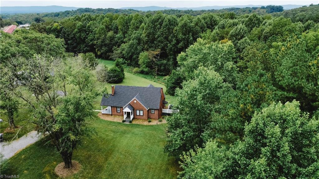 7936 Greenhorn Road Elkin, NC 28621 - Photo 4 of 22 Gallery Image 4