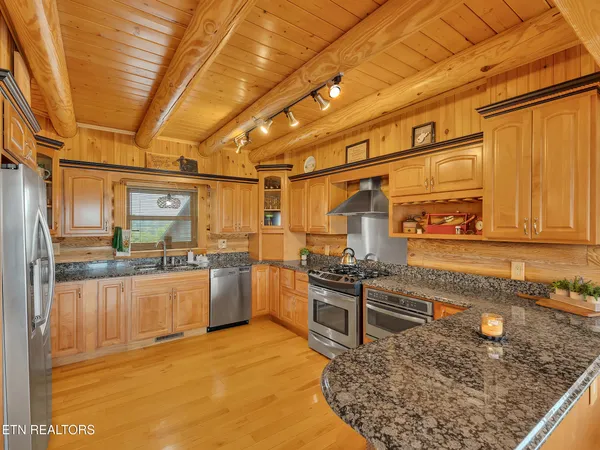 $849,999 | 838 Pinnacle Drive, Dandridge, TN 37725