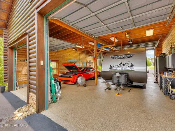 $849,999 | 838 Pinnacle Drive, Dandridge, TN 37725