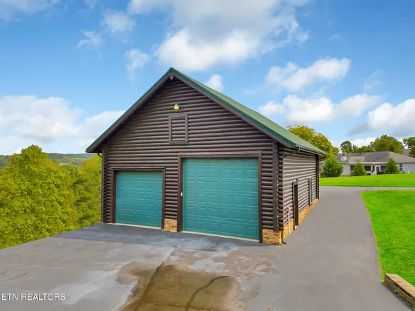 $849,999 | 838 Pinnacle Drive, Dandridge, TN 37725