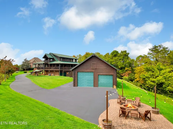 $849,999 | 838 Pinnacle Drive, Dandridge, TN 37725