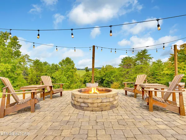 $849,999 | 838 Pinnacle Drive, Dandridge, TN 37725