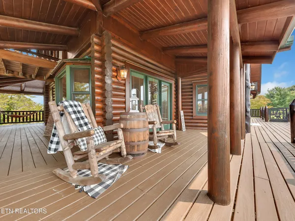 $849,999 | 838 Pinnacle Drive, Dandridge, TN 37725