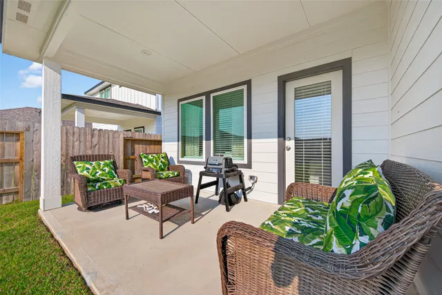 $299,900 | 16632 Sterling Clf Street, Conroe, TX 77302