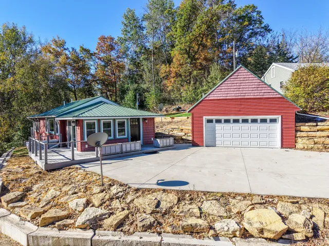 $319,000 | 170 Fisherman Drive Northwest, Oronoco, MN 55960