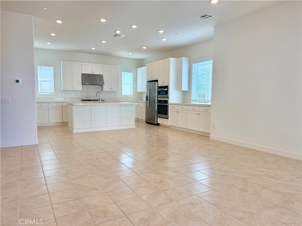 338 Tank Irvine, CA 92618 - Photo 4 of 6