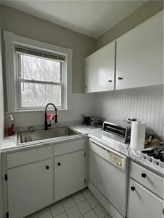 $3,000 | 29 Prospect Street, Unit 3, Bristol, RI 02809