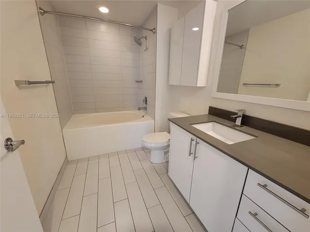 $775,000 | 999 Southwest 1st Avenue, Unit 2016, Miami, FL 33130