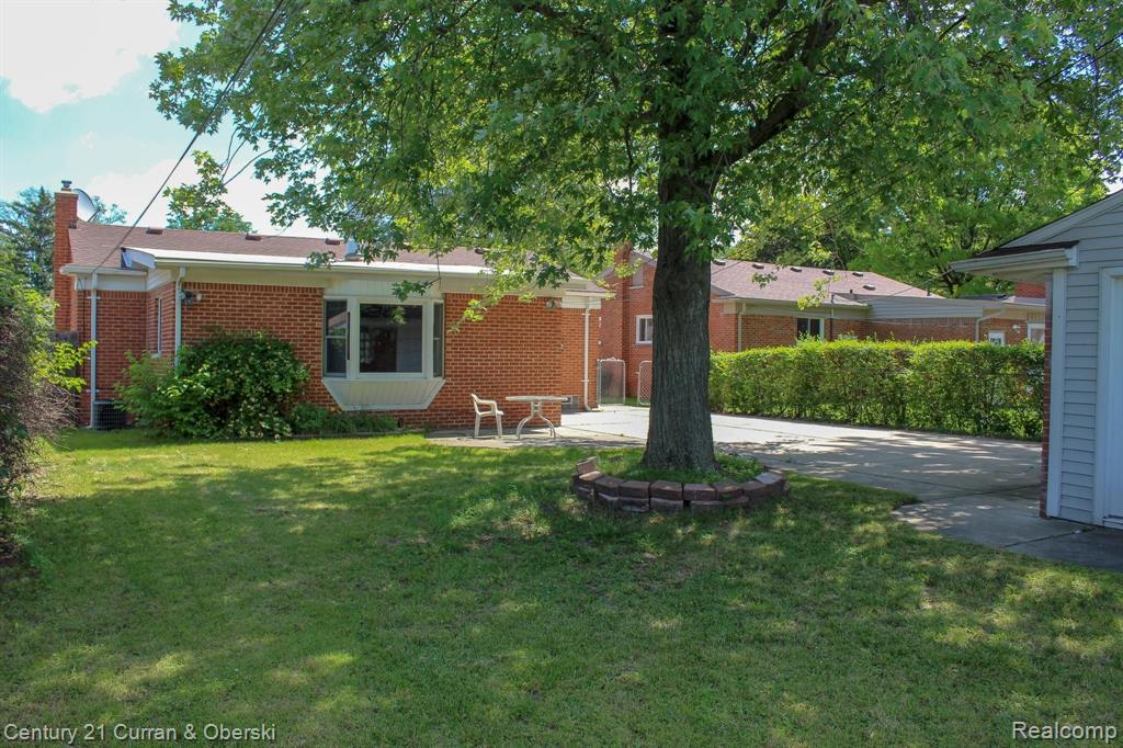 5757 Rouge Court Dearborn Heights, MI 48127 - Photo 14 of 21