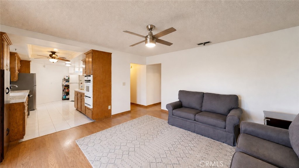 6031 Riverside Avenue Rialto, CA 92377 - Photo 5 of 38