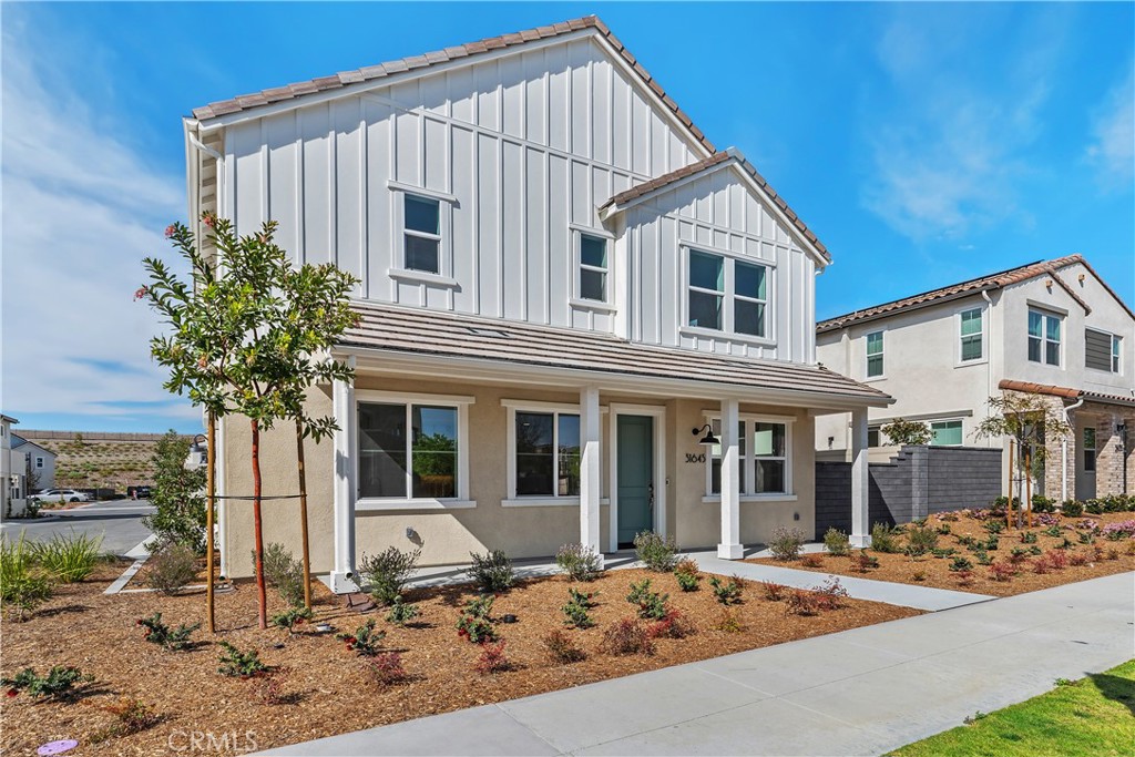 31645 Williams Rancho Mission Rancho Mission Viejo, CA 92694 - Photo 2 of 58 a front view of a house with garden