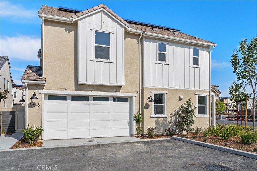31645 Williams Rancho Mission Rancho Mission Viejo, CA 92694 - Photo 34 of 58 a front view of a house with a yard