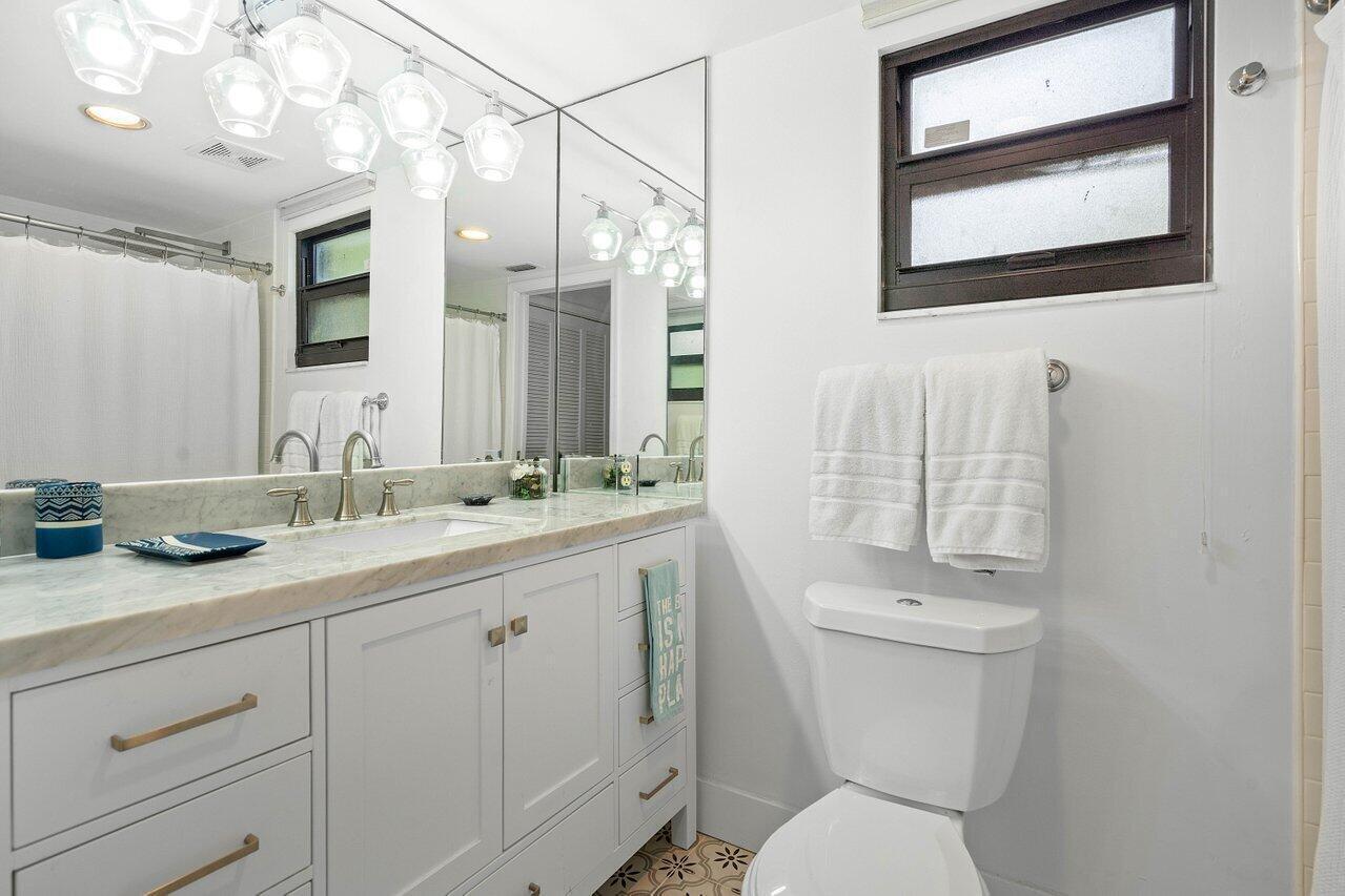 13334 Polo Club Road, Unit 327 Wellington, FL 33414 - Photo 6 of 43 bathroom