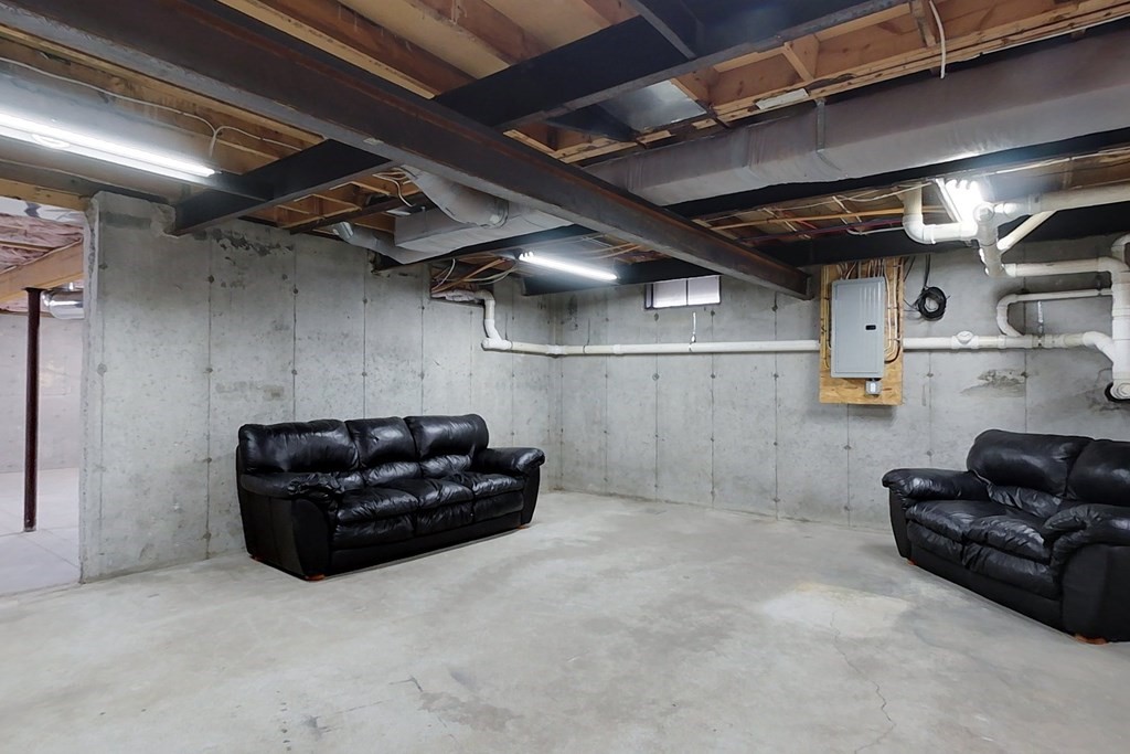 384 Richardson Road Ashby, MA 01431 - Photo 28 of 40 a room with furniture