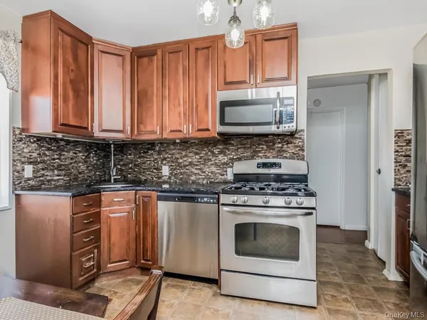 $399,000 | 11 Balint Drive, Unit 645, Yonkers, NY 10710