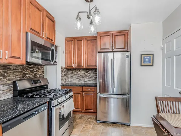 $399,000 | 11 Balint Drive, Unit 645, Yonkers, NY 10710