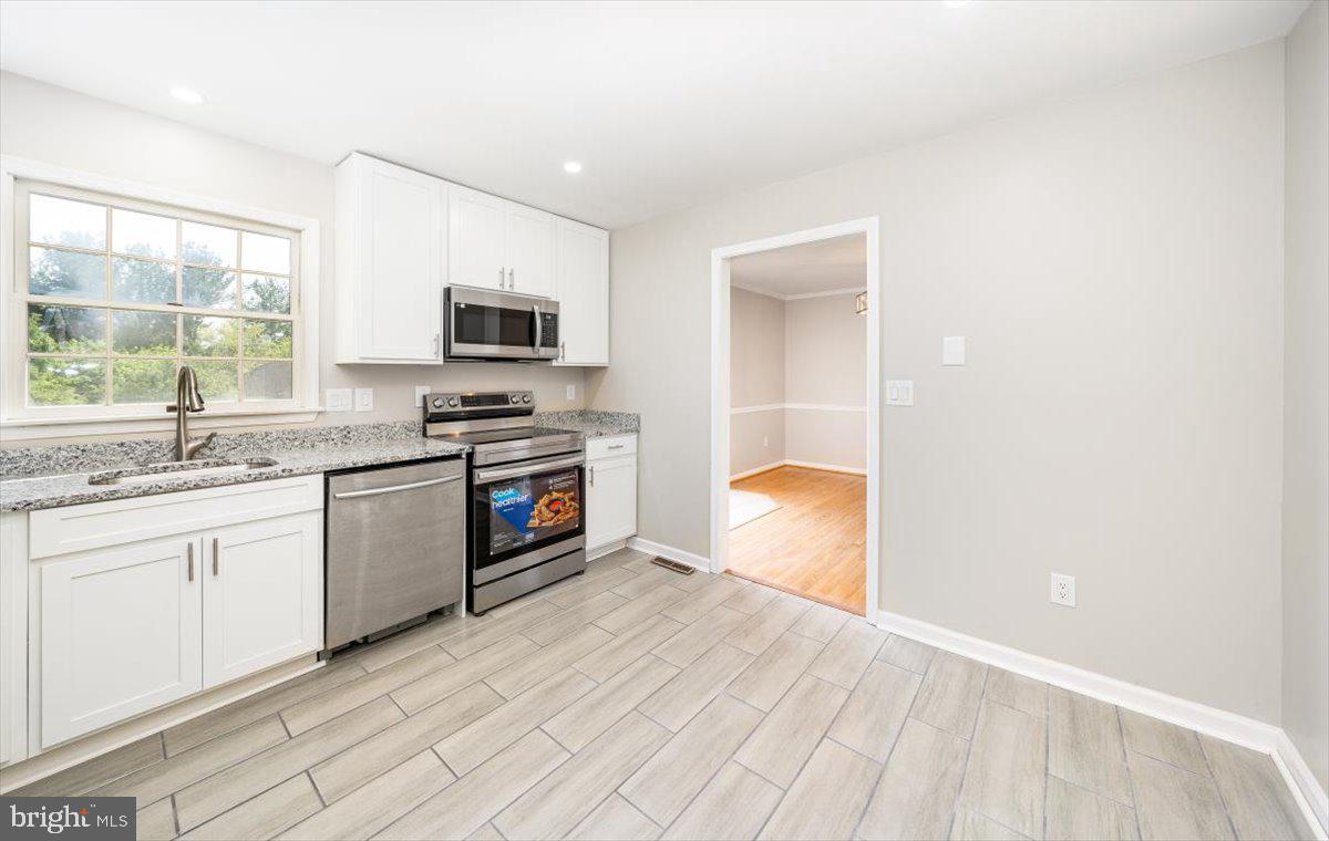 1013 Uniontown Road Westminster, MD 21158 - Photo 17 of 45 Table Space Kitchen