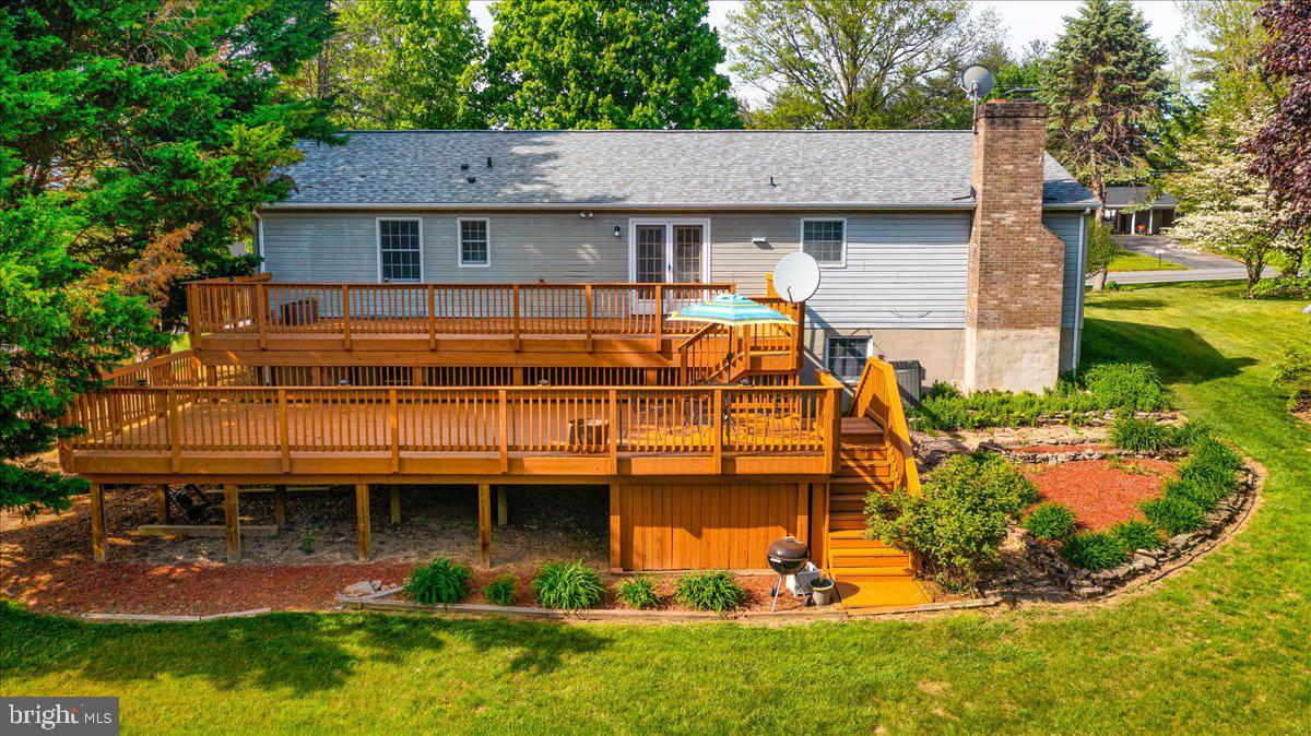 Check out the amazing deck!