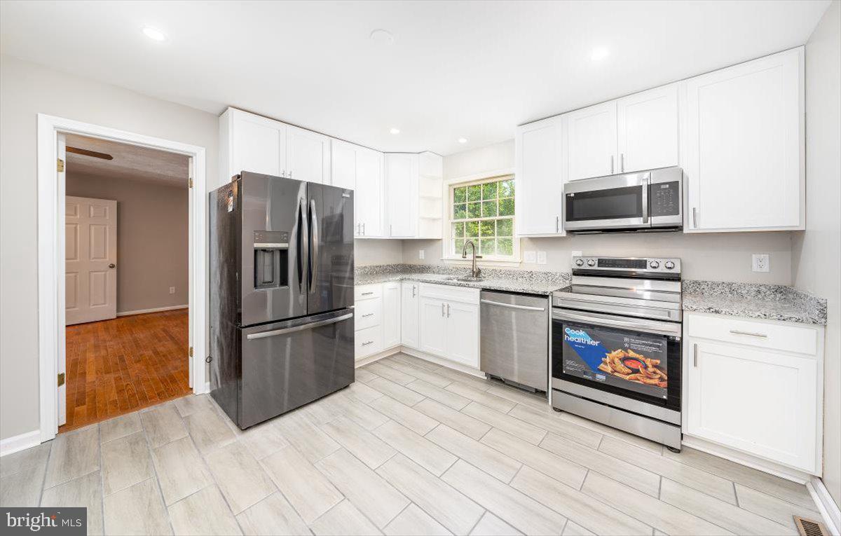 42" cabinets & Granite Counters