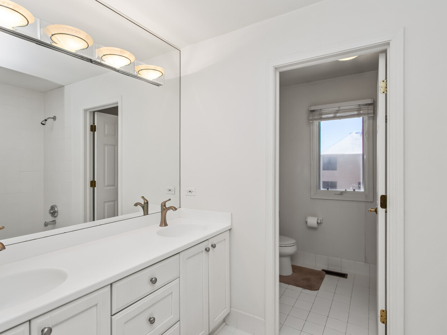2008 Jordan Terrace Buffalo Grove, IL 60089 - Photo 20 of 33 a bathroom with a sink and a mirror