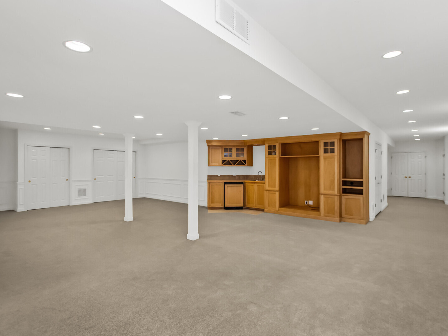 2008 Jordan Terrace Buffalo Grove, IL 60089 - Photo 22 of 33 a view of an empty room with closet area