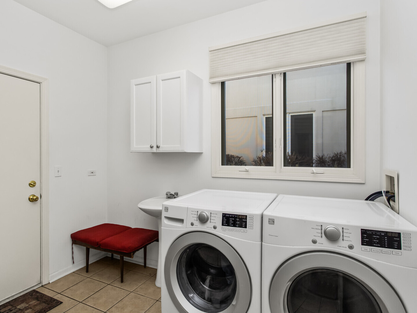2008 Jordan Terrace Buffalo Grove, IL 60089 - Photo 8 of 33 a utility room with dryer and washer