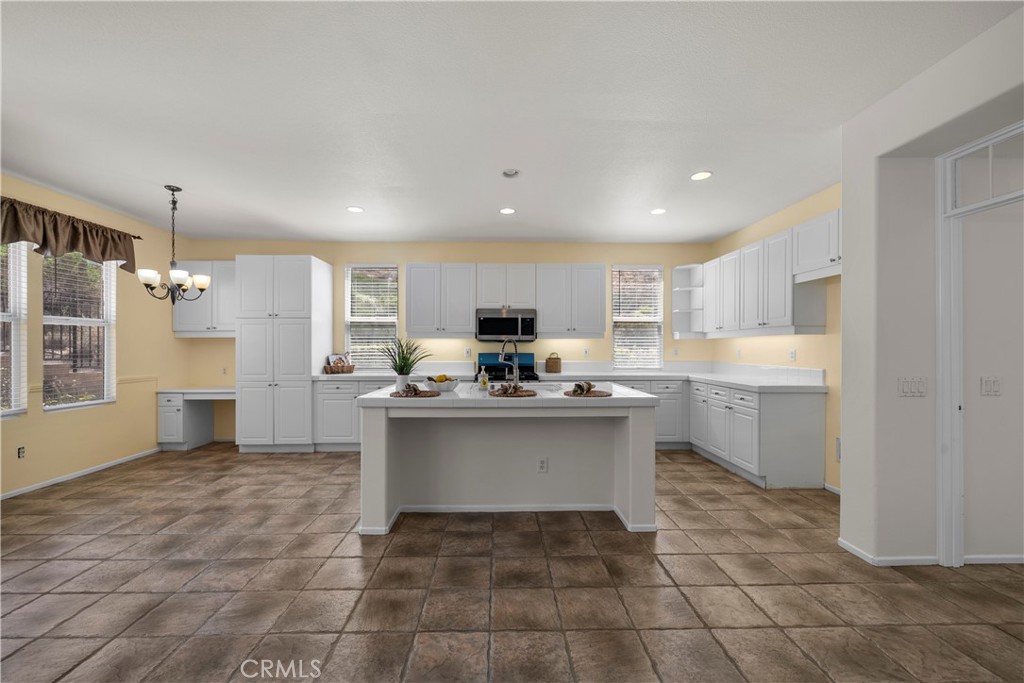 28454 Cascade Road Castaic, CA 91384 - Photo 10 of 56