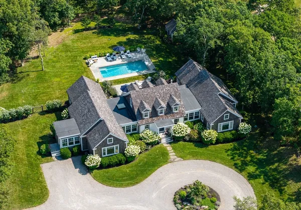 $5,450,000 | 8 Paddock Road, Oak Bluffs, MA 02557
