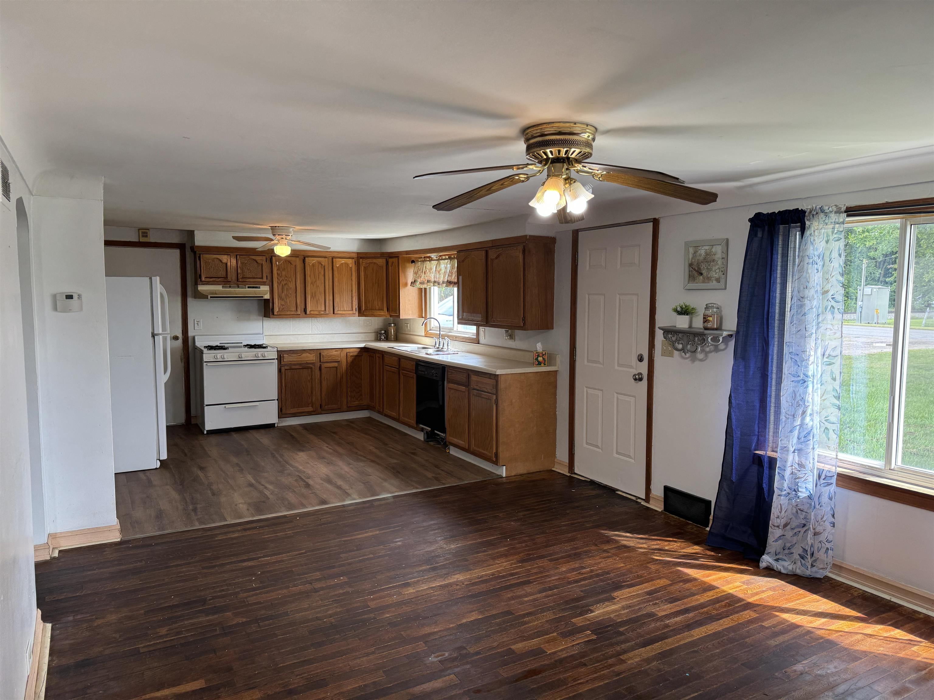 2451 East Burt Road Burt, MI 48417 - Photo 4 of 12 50151151-1557018b-c4f8-4716-8a9a-6de8eeab7ca8.JPG