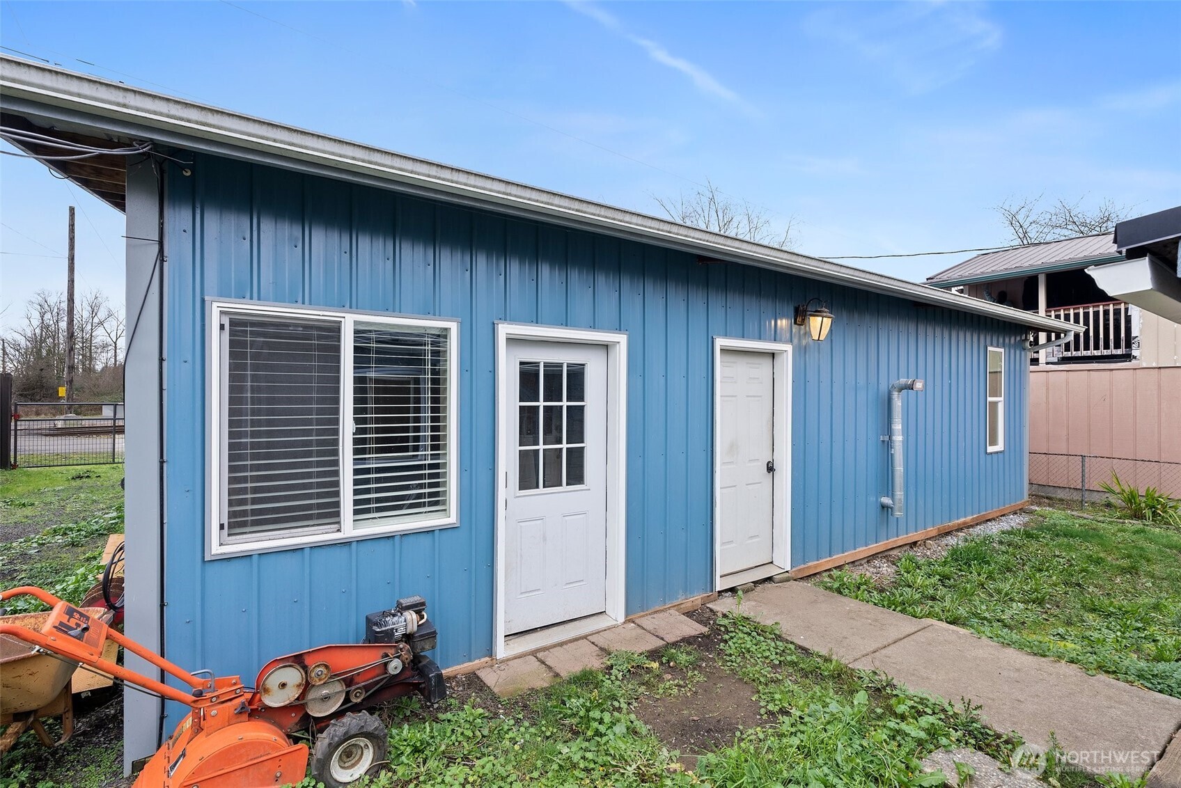 901 L Street Centralia, WA 98531 - Photo 26 of 28 a front view of a house with garden