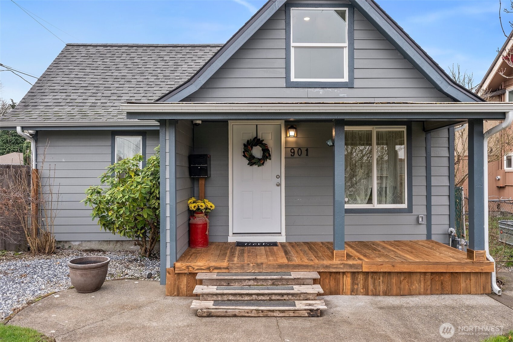 901 L Street Centralia, WA 98531 - Photo 4 of 28 a front view of house with stairs