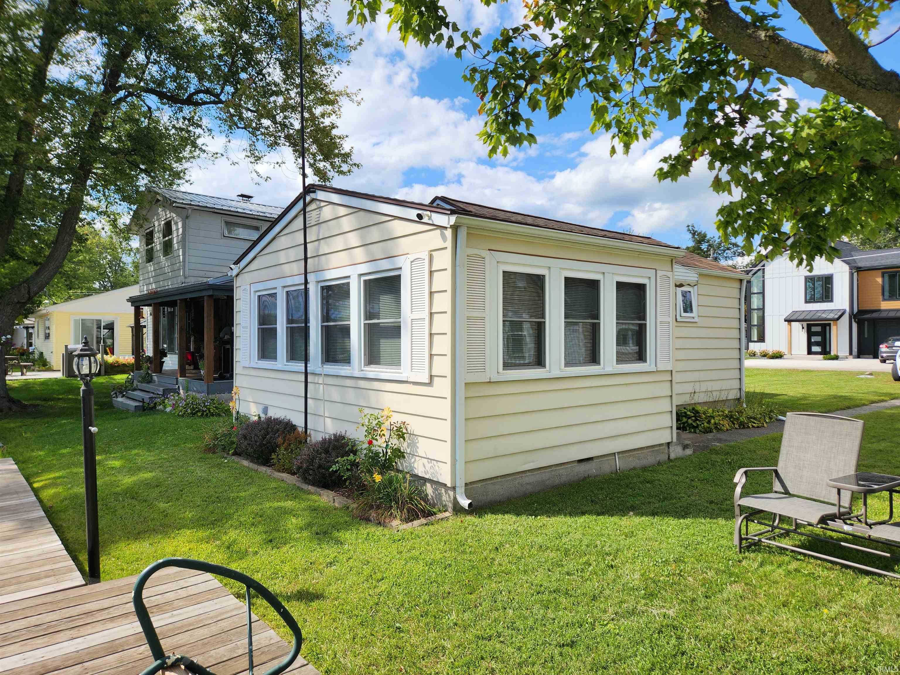 407 East Cable Lane Syracuse, IN 46567 - Photo 12 of 14