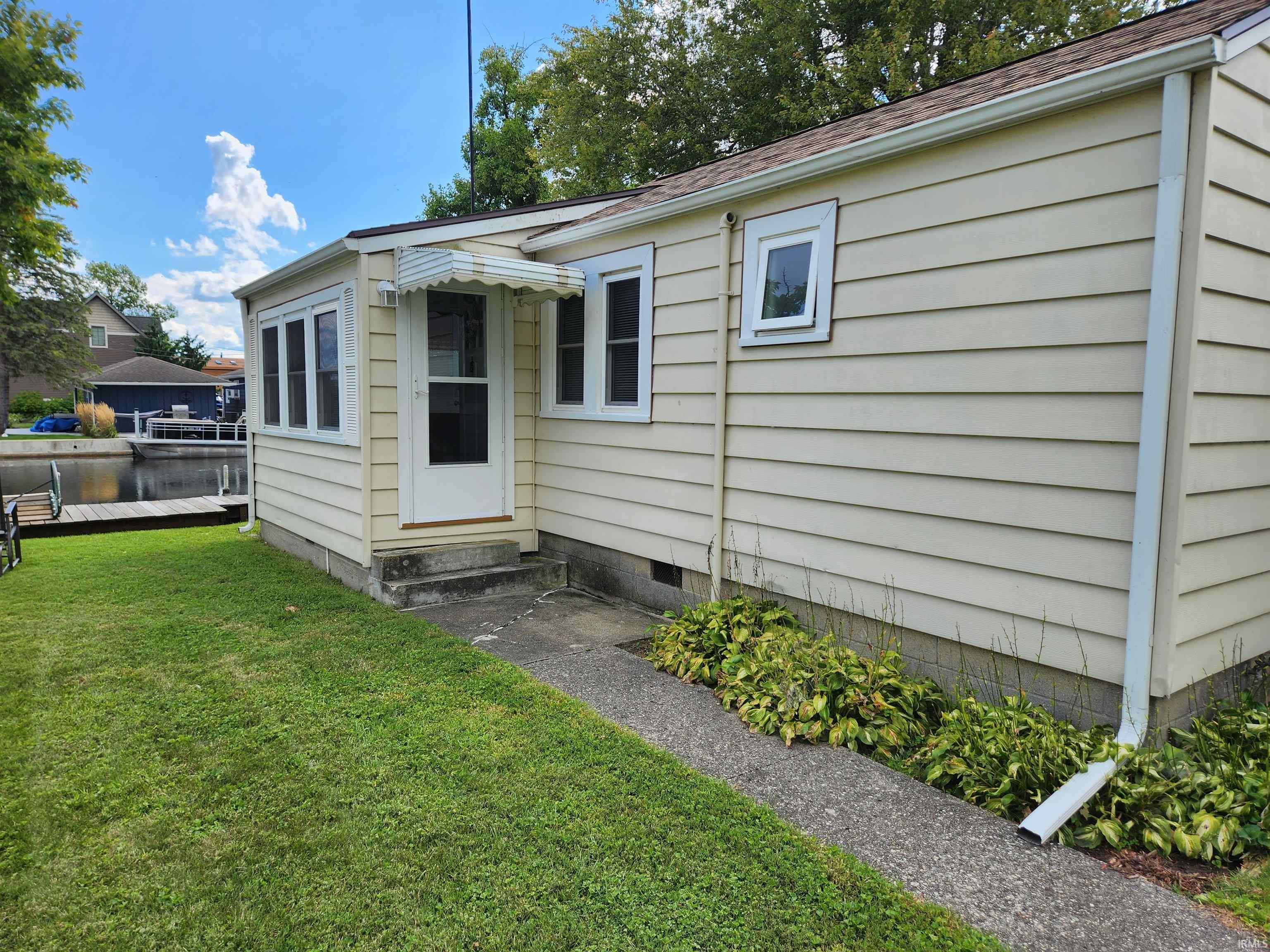 407 East Cable Lane Syracuse, IN 46567 - Photo 13 of 14