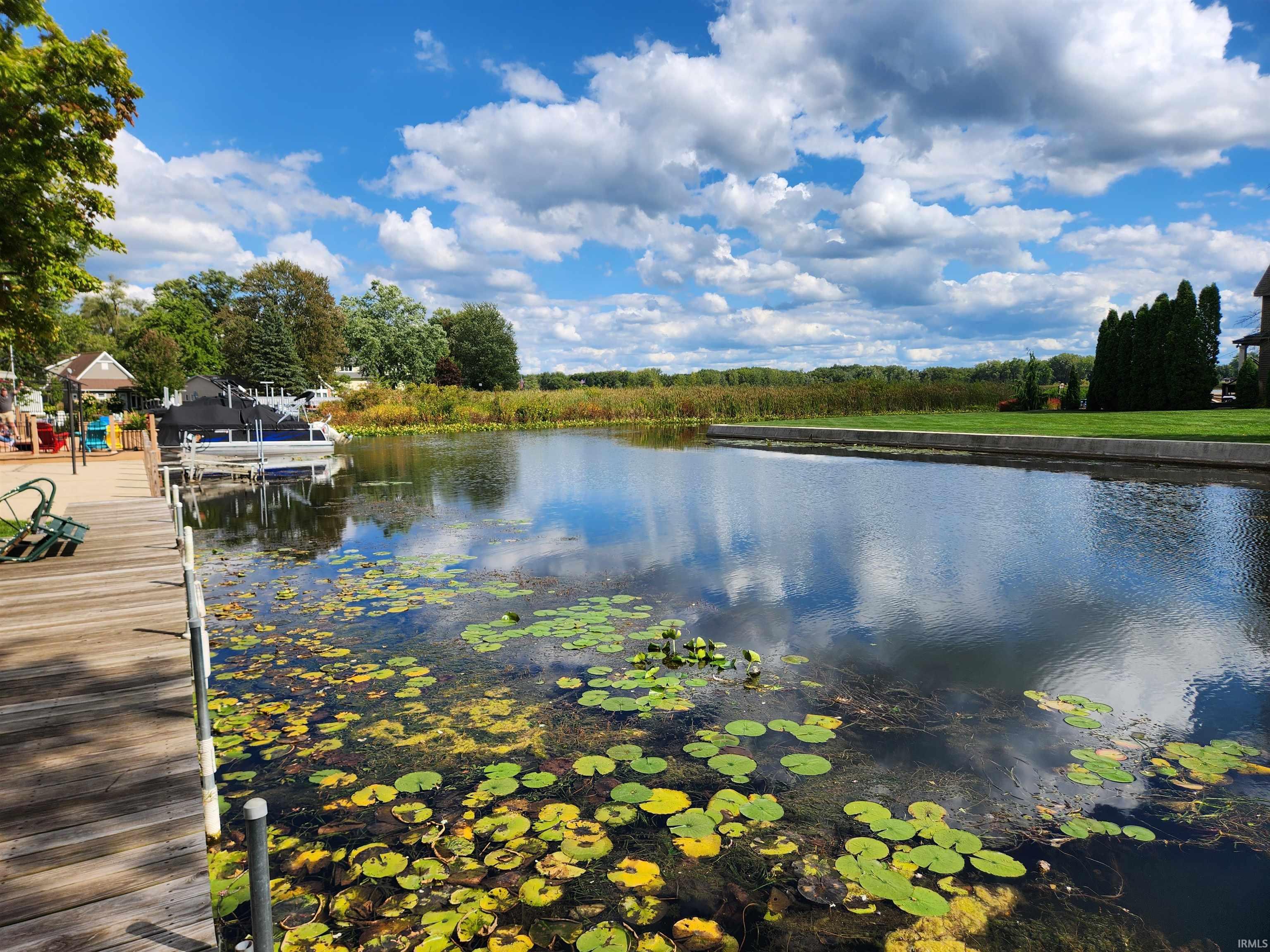 407 East Cable Lane Syracuse, IN 46567 - Photo 2 of 14