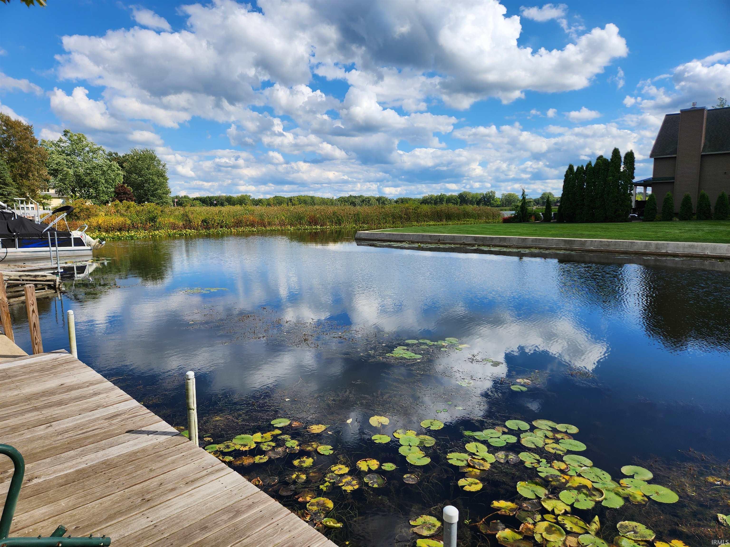 407 East Cable Lane Syracuse, IN 46567 - Photo 3 of 14