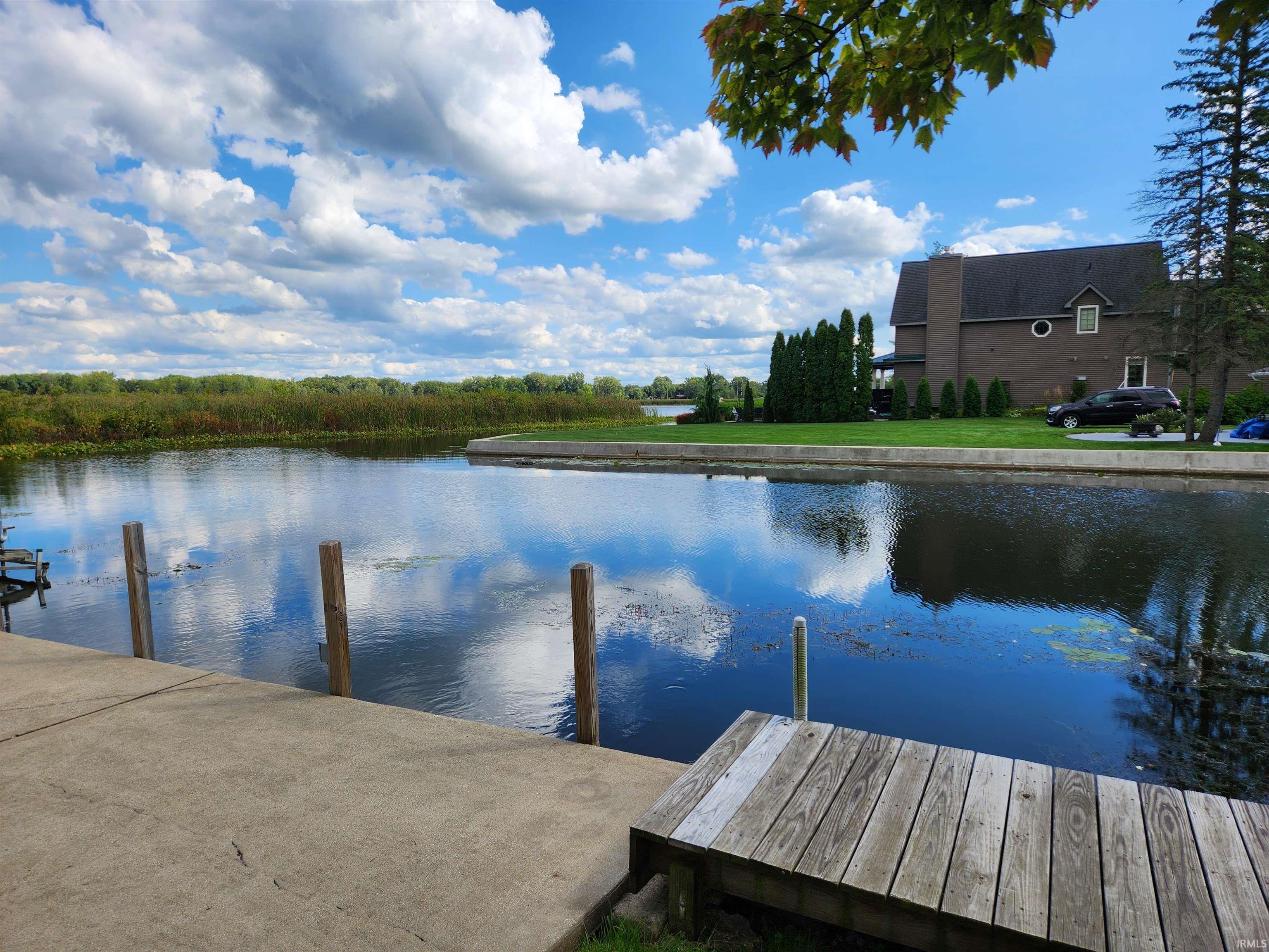 407 East Cable Lane Syracuse, IN 46567 - Photo 4 of 14