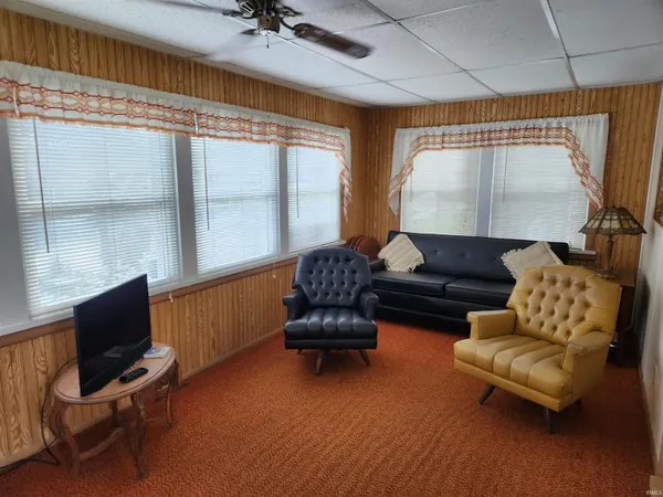 $295,000 | 407 East Cable Lane, Syracuse, IN 46567
