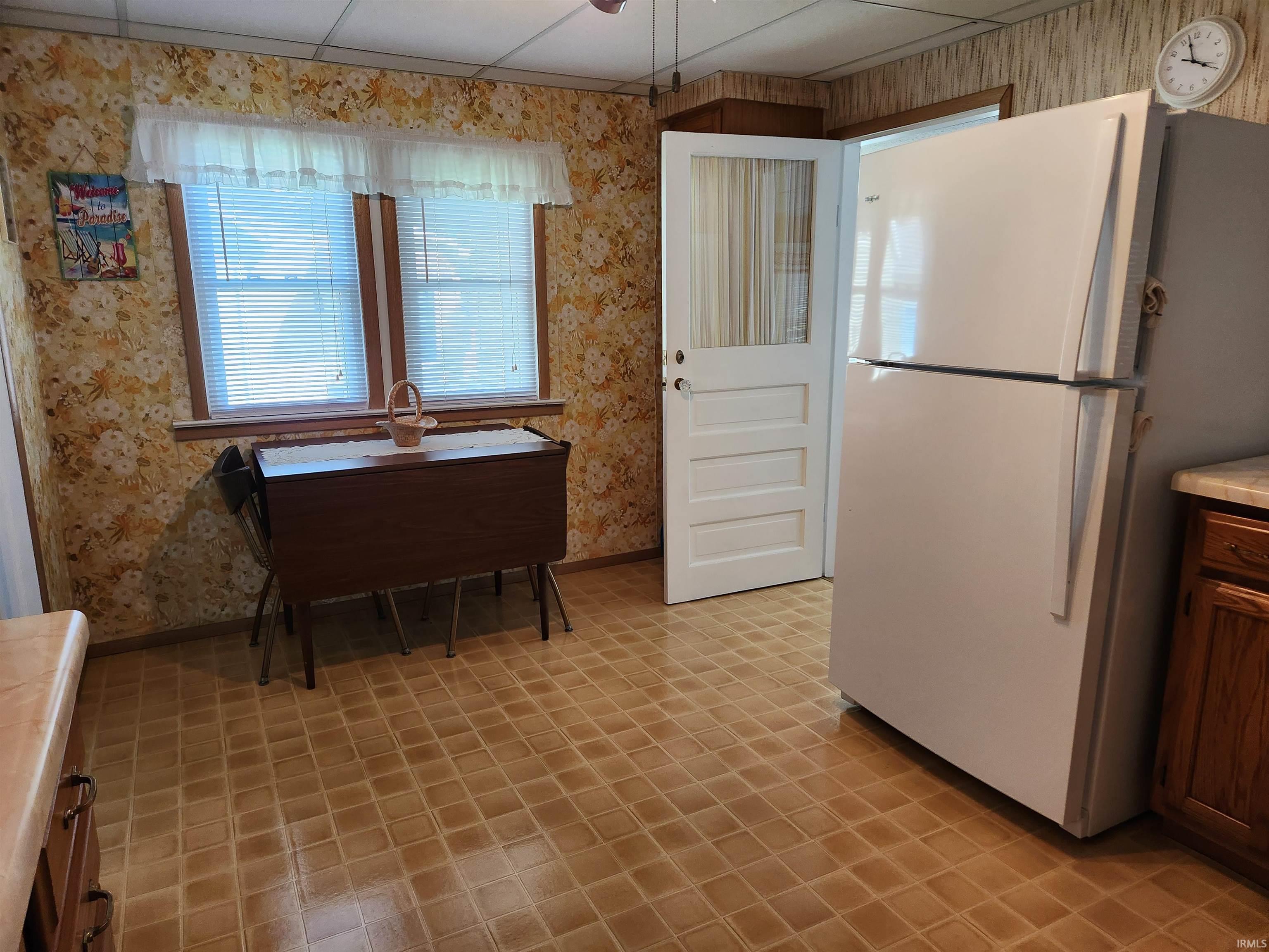 407 East Cable Lane Syracuse, IN 46567 - Photo 8 of 14