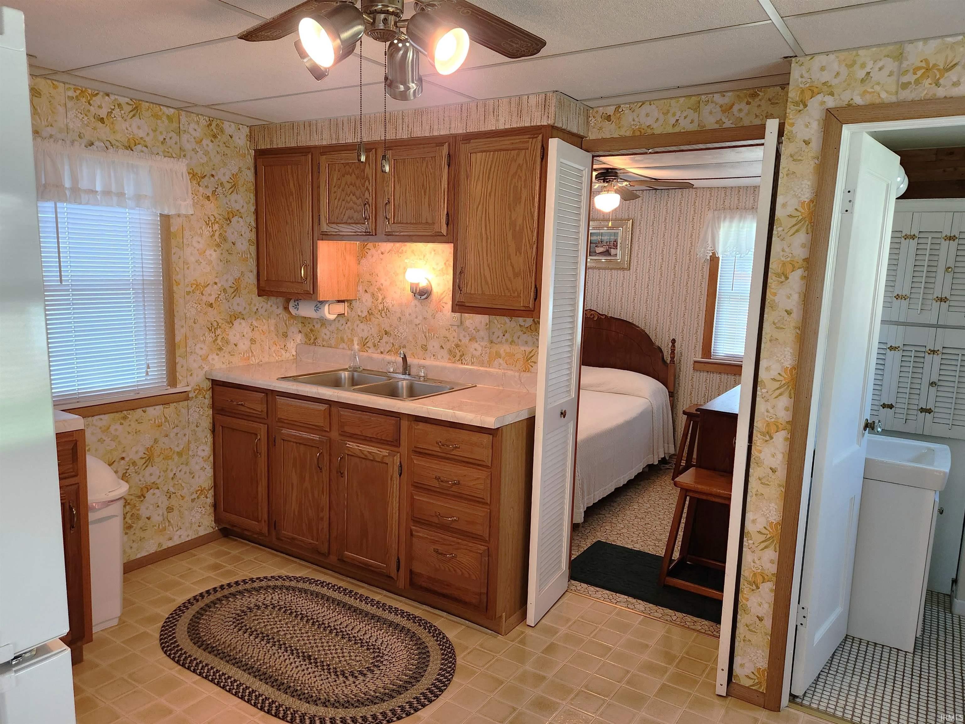 407 East Cable Lane Syracuse, IN 46567 - Photo 9 of 14