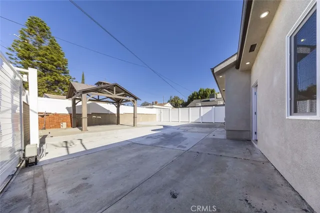 a view of an outdoor space