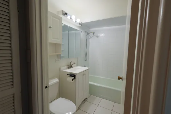 $1,850 | 4410 West 111th Street, Unit 302, Oak Lawn, IL 60453